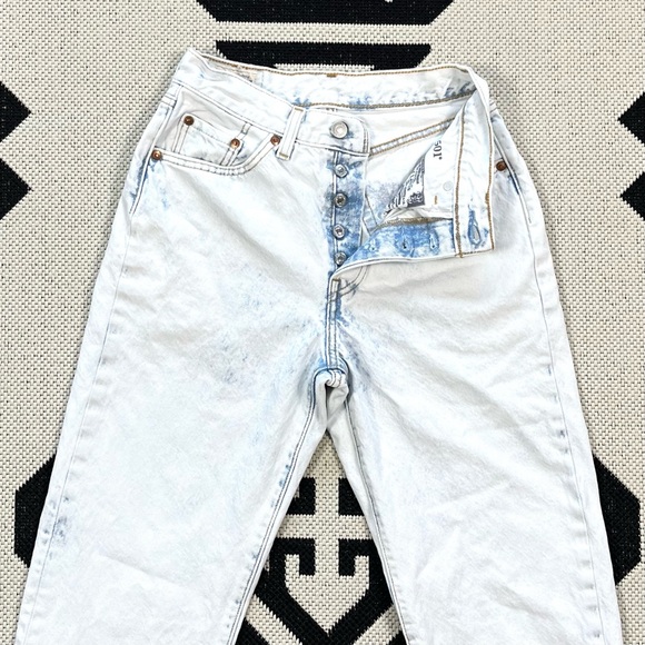 Levi’s 501 ‘81 High Rise Tapered Mom Jean in Erikka's Pic Light Wash Size 25 - Picture 14 of 16